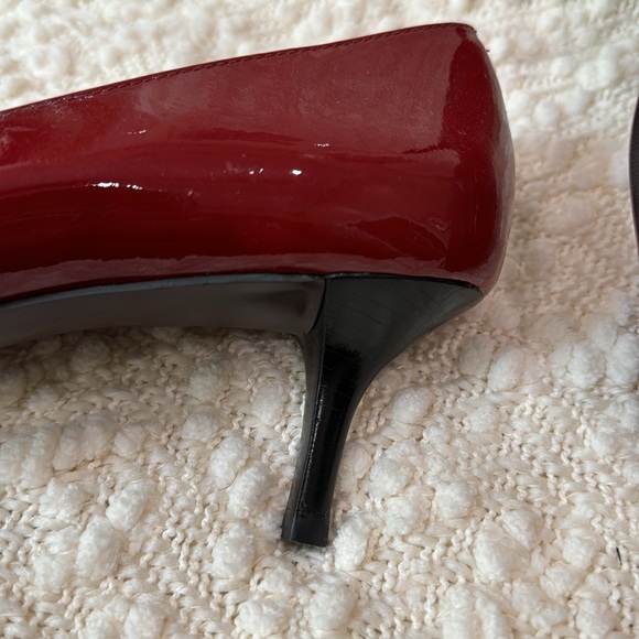 Size 11B Cole Haan pump in red patent. - Picture 4 of 4